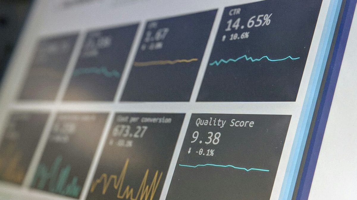 Screen with traffic and conversion metrics